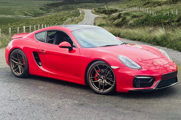 Фото дисков Bola B11 Сатиновая бронза на Porsche Cayman II
