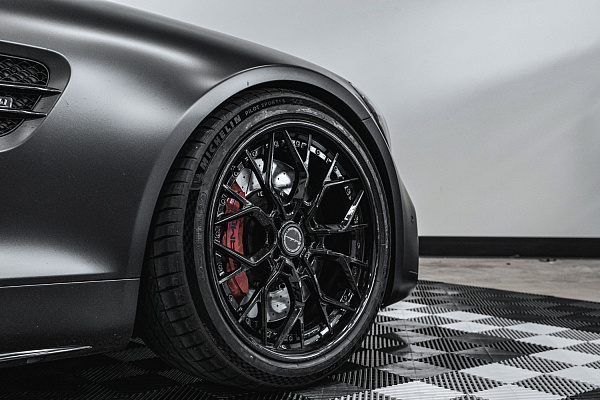 Фото дисков Brixton Forged PF10 Черный глянец на Mercedes-Benz AMG GT I