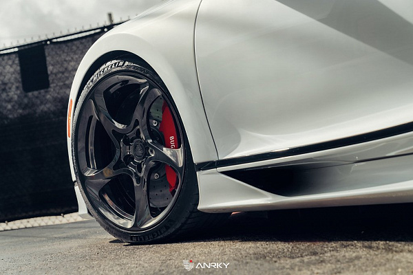 Фото дисков Anrky XR-105 Глянцевый темный лак на Bugatti Chiron