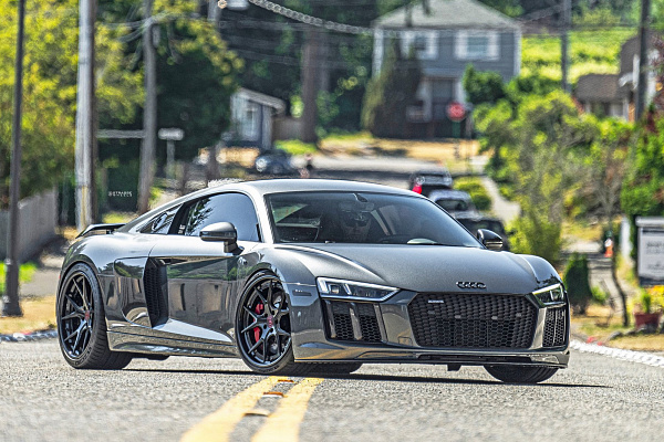 Фото дисков Strasse Wheels SM5R Deep Concave FS Черный глянец на Audi R8 (4S)