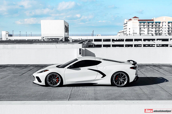 Фото дисков HRE S104SC Глянцевый темный лак на Chevrolet Corvette C8