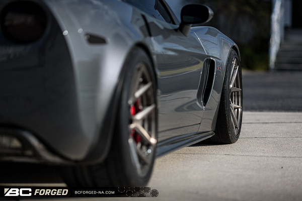 Фото дисков BC Forged HCS02 Глянцевый темный лак на Chevrolet Corvette C6