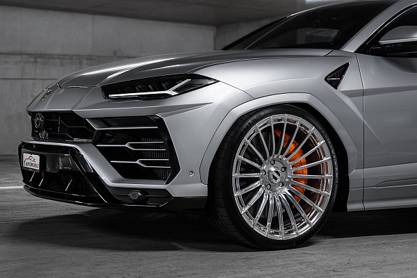 Фото дисков Radi8 R802 Полированный лак на Lamborghini Urus
