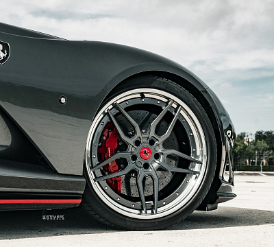 Фото дисков Strasse Wheels SV4 Deep Concave FS на Ferrari 812