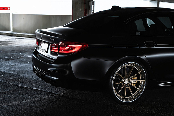 Фото дисков Anrky AN38 Глянцевое темное золото на BMW 5/M5 (G30/F90)