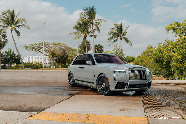 Фото дисков NOVITEC SP3 Черный глянец на Rolls-Royce Cullinan