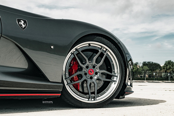 Фото дисков Strasse Wheels SV4 Deep Concave FS Сатиновый графит на Ferrari 812
