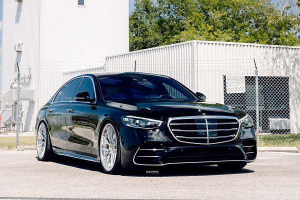 Фото дисков Strasse Wheels SV10M-RS Deep Concave FS Глянцевый лак на Mercedes-Benz S-Class (W223)