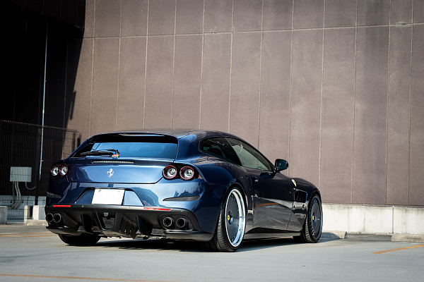 Фото дисков HRE 935M Сатиновый графит на Ferrari FF