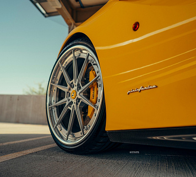 Фото дисков Strasse Wheels SV10 Deep Concave FS на Ferrari 812