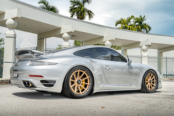 Фото дисков Strasse Wheels SV10-RS Performance Сатиновое золото на Porsche 911 VII