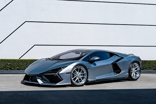 Фото дисков Anrky XR-301 Глянцевый лак на Lamborghini Revuelto