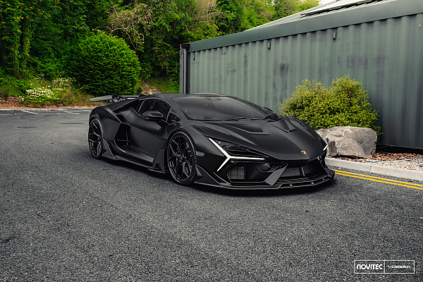 Фото дисков NOVITEC NL4 Черный глянец на Lamborghini Revuelto