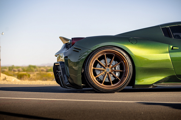 Фото дисков Brixton Forged R11-RS Глянцевая бронза на Ferrari 458