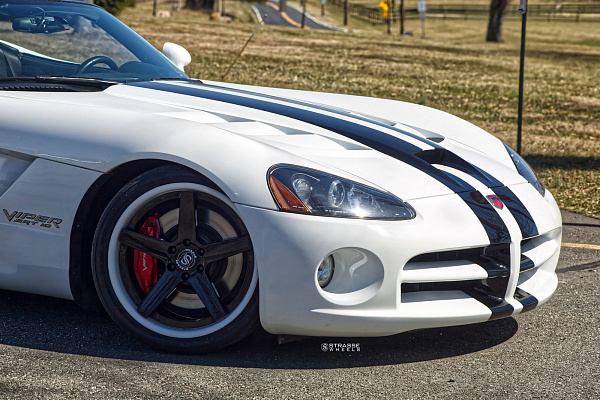 Фото дисков Strasse Wheels S5 Deep Concave FS Другой цвет на Dodge Viper
