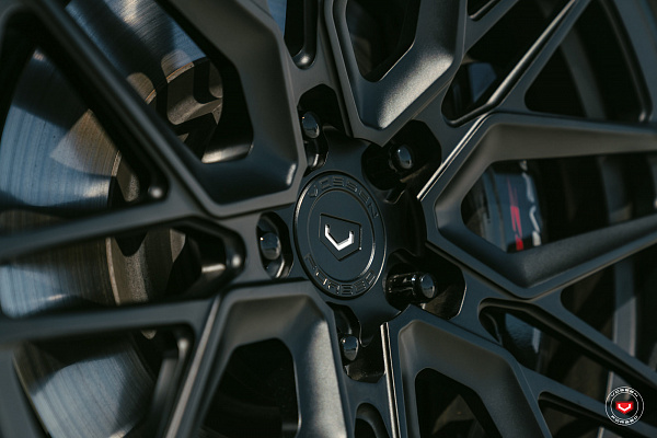 Фото дисков Vossen EVO-5 Черный сатин на Chevrolet Corvette C8