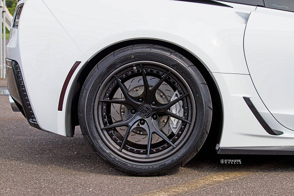 Фото дисков Strasse Wheels SM5R Deep Concave FS Другой цвет на Chevrolet Corvette C7
