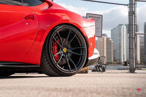 Фото дисков Vossen S17-06 Черный глянец на Ferrari 812