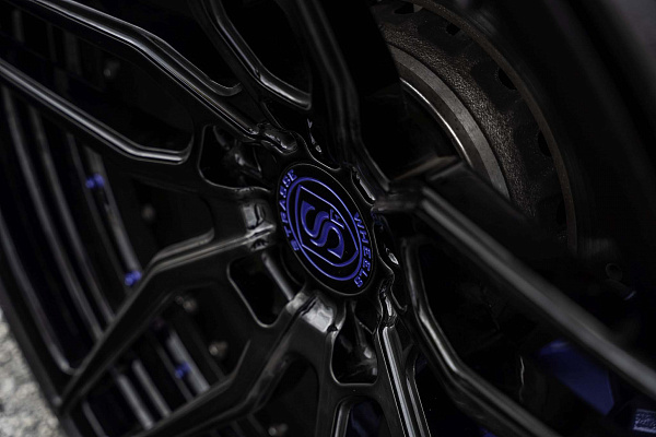 Фото дисков Strasse Wheels SV4 Deep Concave Duoblock Черный глянец на BMW 8/M8