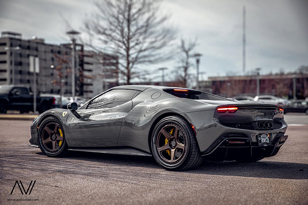 Фото дисков Brixton Forged TR05 Сатиновая бронза на Ferrari 296