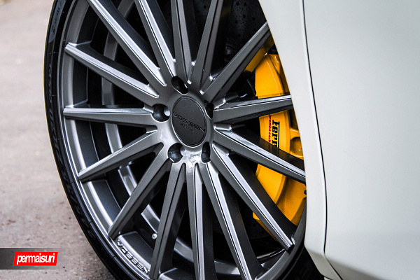 Фото дисков Vossen VFS-2 Глянцевый графит на Ferrari 458
