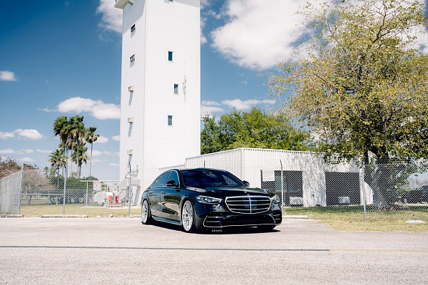 Фото дисков Strasse Wheels SV10M-RS Deep Concave FS Глянцевый лак на Mercedes-Benz S-Class (W223)