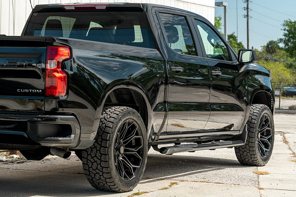 Фото дисков 4PLAY 4P83 Черный глянец на Chevrolet Silverado IV