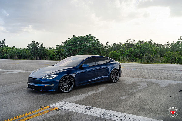 Фото дисков Vossen S17-04 Глянцевый графит на Tesla Model S