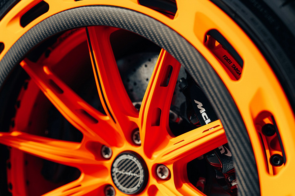 Фото дисков Brixton Forged FDE11 Aerotech Черный сатин на McLaren 600