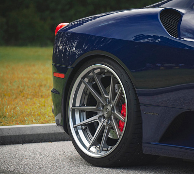 Фото дисков Strasse Wheels SV1 Deep Concave FS на Ferrari F430