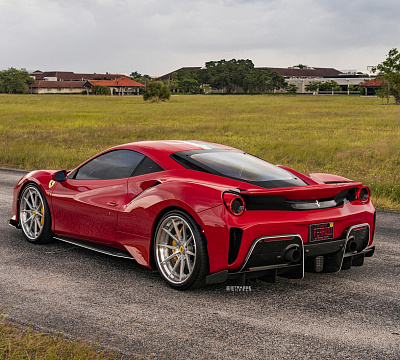 Фото дисков Strasse Wheels SV10 Deep Concave FS на Ferrari 488