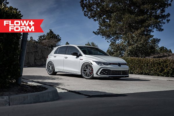 Фото дисков HRE FF28 Глянцевый тонированный лак на Volkswagen Golf VIII