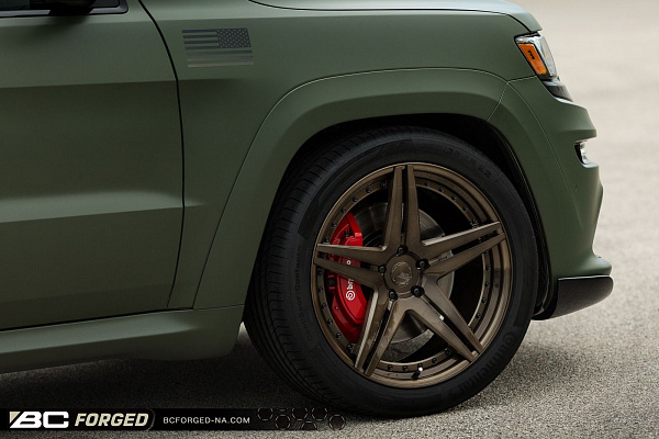 Фото дисков BC Forged HC052 Глянцевая бронза на Jeep Grand Cherokee IV
