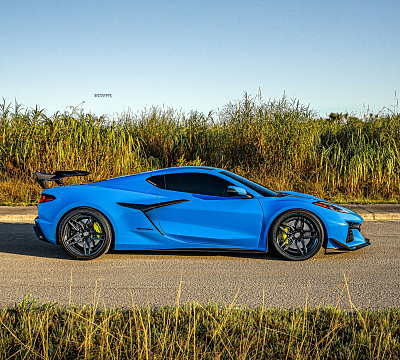 Фото дисков Strasse Wheels SV4-RS Deep Concave FS на Chevrolet Corvette C8