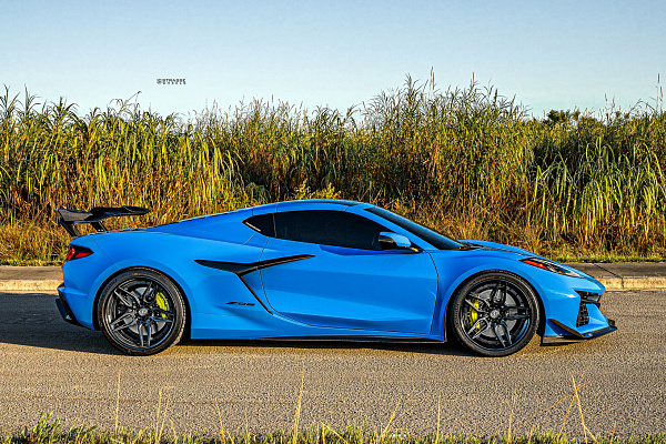 Фото дисков Strasse Wheels SV4-RS Deep Concave FS Черный сатин на Chevrolet Corvette C8