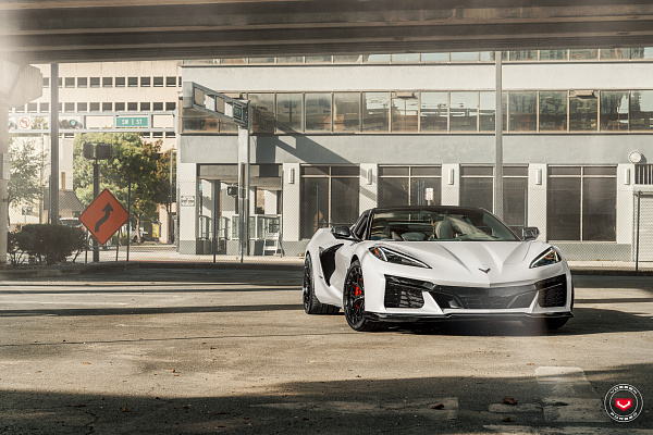 Фото дисков Vossen LC3-01T Черный глянец на Chevrolet Corvette C8