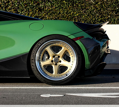 Фото дисков Brixton Forged TR05 на McLaren 720S