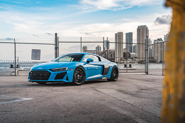 Фото дисков HRE 540C Черный глянец на Audi R8 (4S)