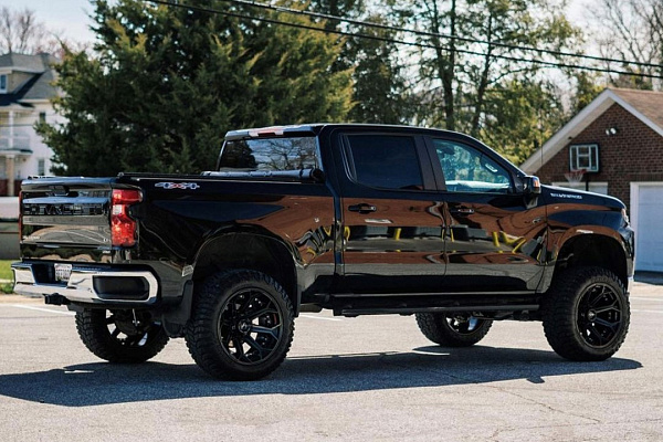 Фото дисков 4PLAY 4P80R Черный глянец на Chevrolet Silverado IV