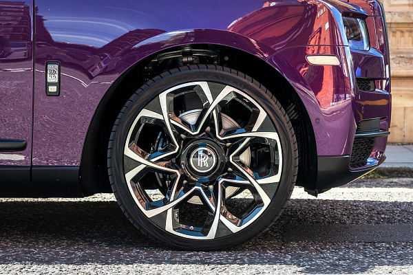 Фото дисков Kahn Type 55 RS Алмазная проточка на Rolls-Royce Cullinan