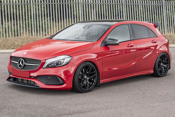 Фото дисков Bola B8R Черный глянец на Mercedes-Benz A-Class (W176)