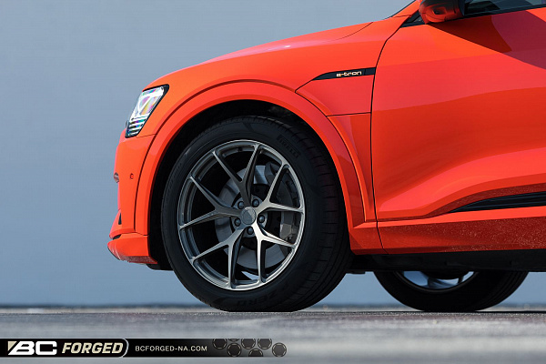 Фото дисков BC Forged RZ21 Глянцевый графит на Audi E-tron