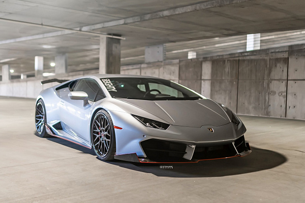Фото дисков Strasse Wheels SV10M Deep Concave FS Черный глянец на Lamborghini Huracan