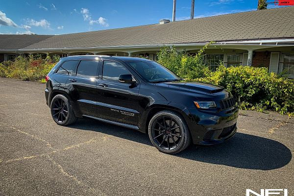 Фото дисков Anrky AN12 Черный сатин на Jeep Grand Cherokee IV