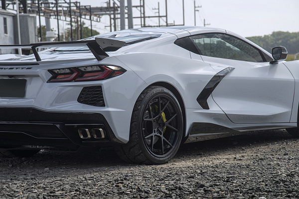 Фото дисков Rotiform KPS Черный сатин на Chevrolet Corvette C8