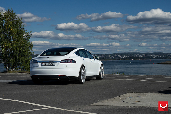 Фото дисков Vossen CVT Серебро на Tesla Model S
