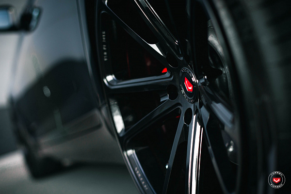 Фото дисков Vossen CG-203 Черный глянец на BMW 5/M5 (G30/F90)