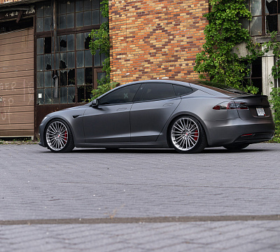 Фото дисков Vossen S17-04 на Tesla Model S