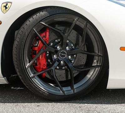 Фото дисков Brixton Forged PF5 на Ferrari 488