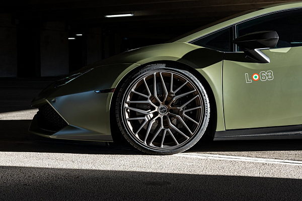 Фото дисков Brixton Forged VL4 Сатиновая бронза на Lamborghini Huracan